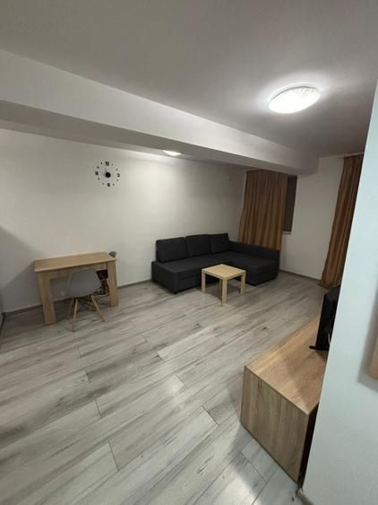 De inchiriat garsoniera , Liberty Centre - Poză 1