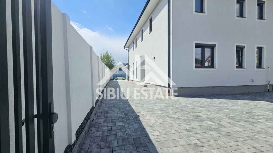 Casa gata de mutare,  finisata, curte mare amenajata Selimbar - Poză 1