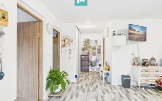 Două case pe un teren generos în Ghiroda - Poză 4