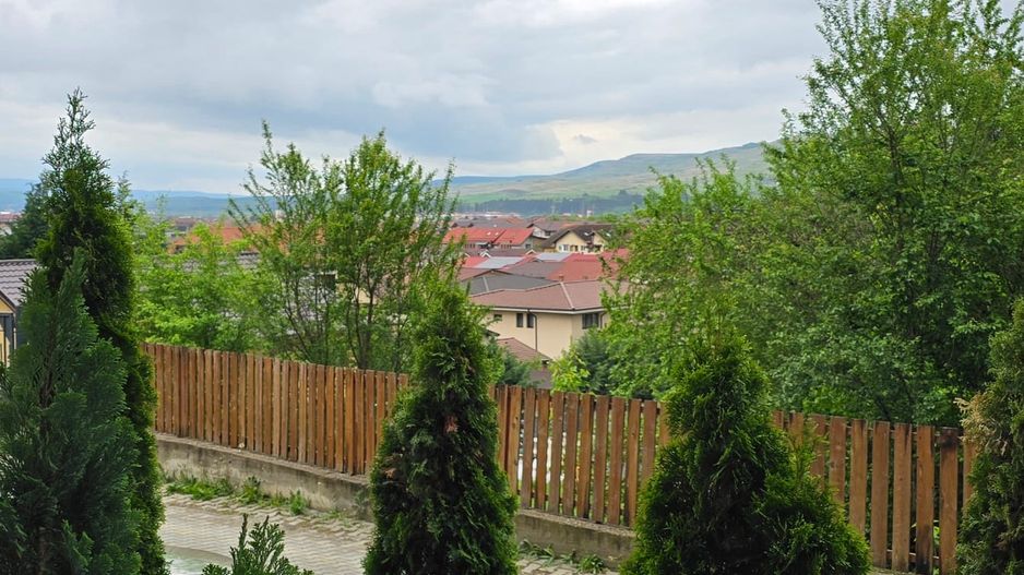Apartament 2 camere ultrafinisat  cu gradina de 40 m2  zona Tautului - Poză 1