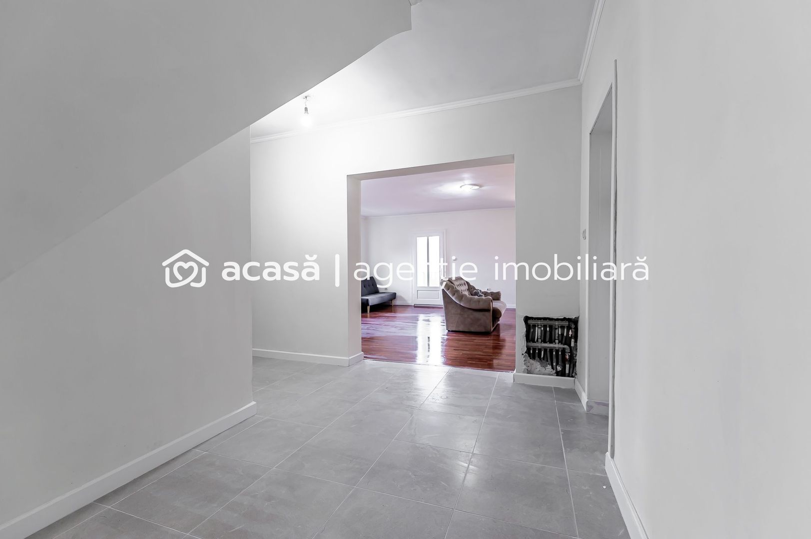 Casă în localitatea Miniș - Comision 0% la cumparare - Poză 6