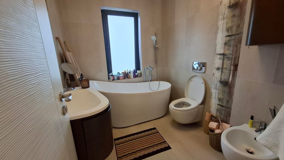 Casa in cartier exclusivist - Poză 4