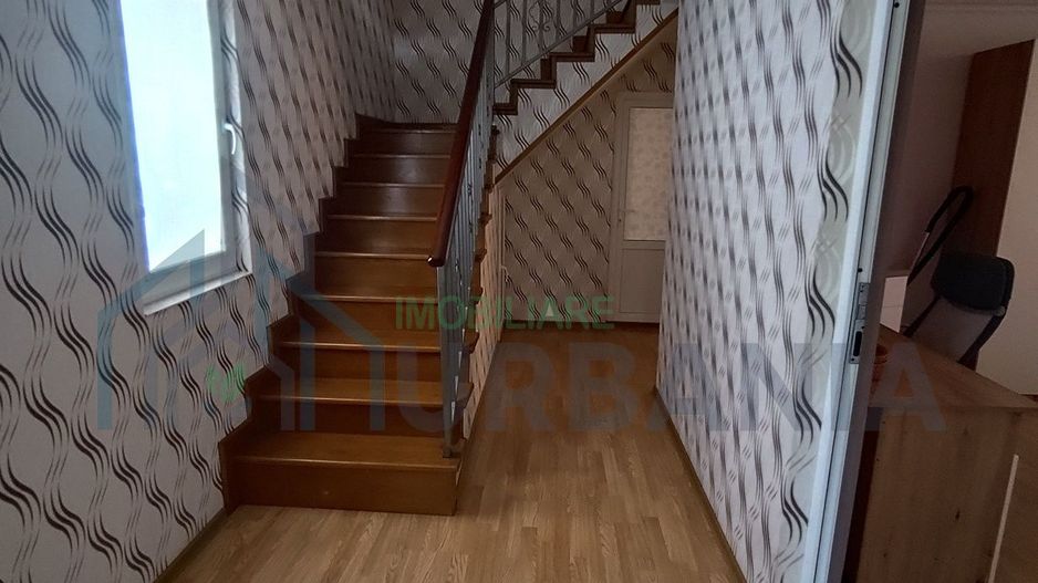 Vilă în Valea Adâncă, 5 camere, la 800 m de Aleea Tudor Neculai – Dormitor la parter - Poză 6