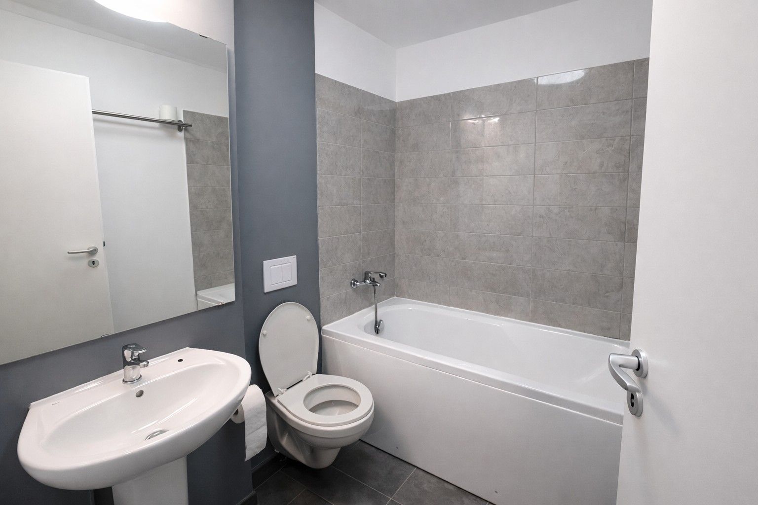 De închiriat apartament 2 camere,  la 25 de minute de Gara de Nord - Poză 5