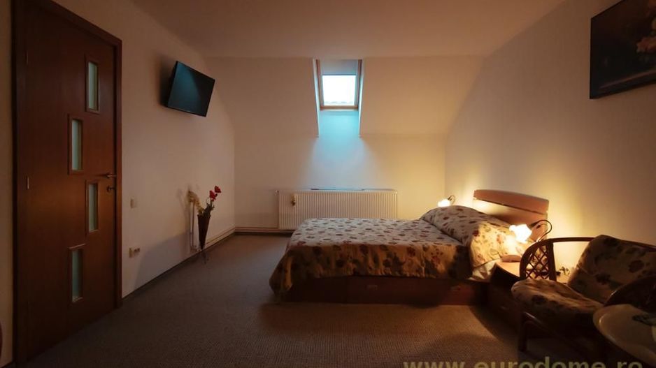 Casa renovata, mobilata si utilata complet - Poză 10