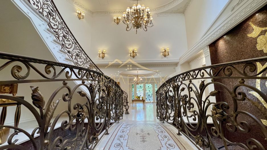 Impressive Villa *1500 SQM usable* 2613 SQM land / Open to the lake - Poză 15