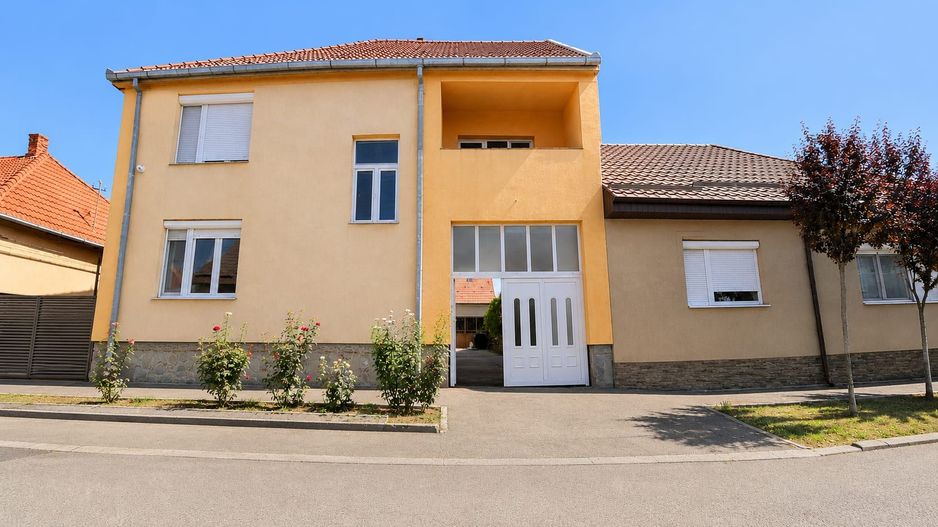 Casă cu 3 dormitoare și teren de 539 mp, Satu Mare str St, O Iosif - Poză 1