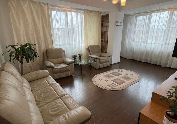 Apartament 3 camere de inchiriat - Poză 1