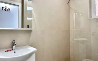 Casa de inchiriat, 3 camere, 3 bai, renovata, prima inchiriere. - Poză 13