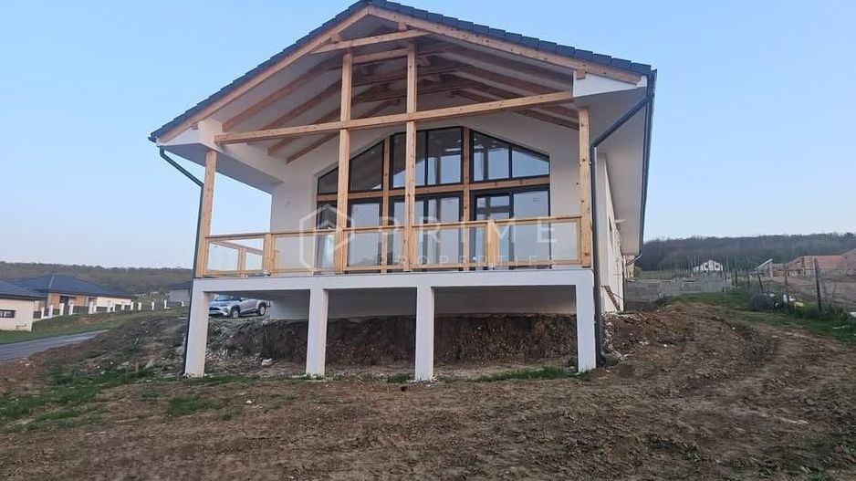 Vilă chalet modern cu perete panoramic de sticlă - Livezeni, Mureș - Poză 1