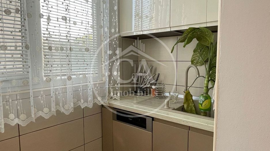 Apartament cu 3 camere de inchiriat in zona Nufarul, Oradea. - Poză 11