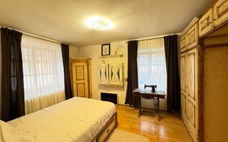 Casă în centrul Cisnădioarei – 4 dormitoare, 3 băi, Garaj, Atelier,Pivniță - Poză 2