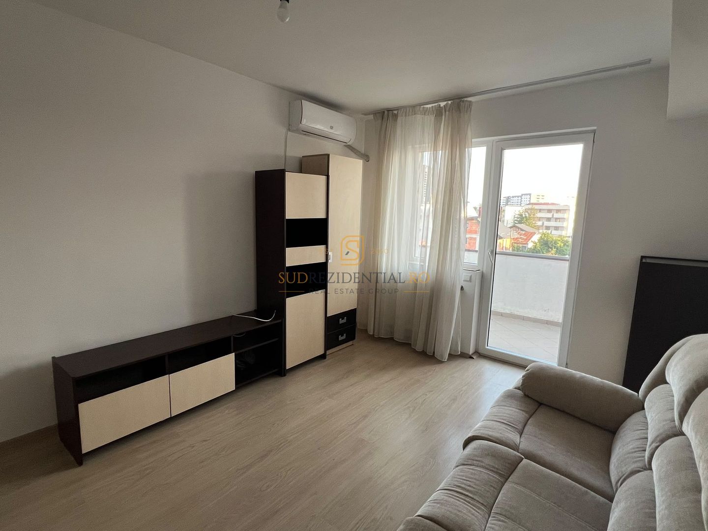 Apartament 3 camere, terasa generoasa, acces metrou Aparatorii Patriei - Poză 2