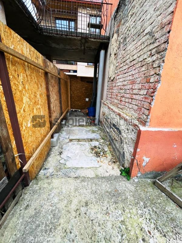 Casa situata ultracentral cu proiect autorizat - Poză 8