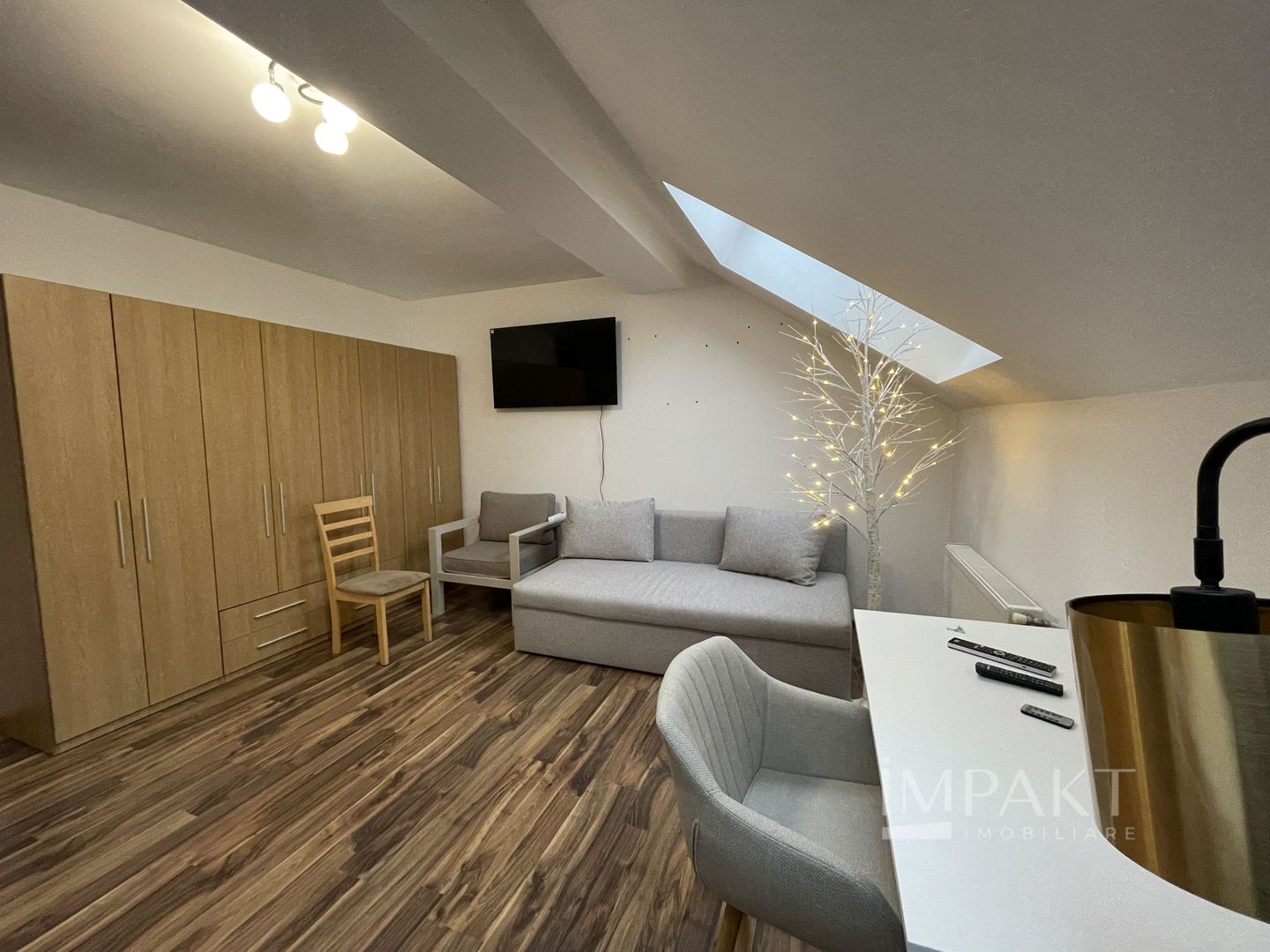 Apartament cu 3 camere de închiriat în Zorilor - Poză 2