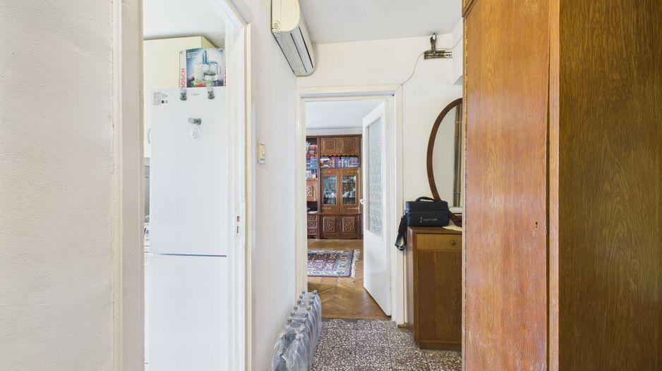 Apartament cu 3 camere, decomandat în Dâmbovița - Poză 3