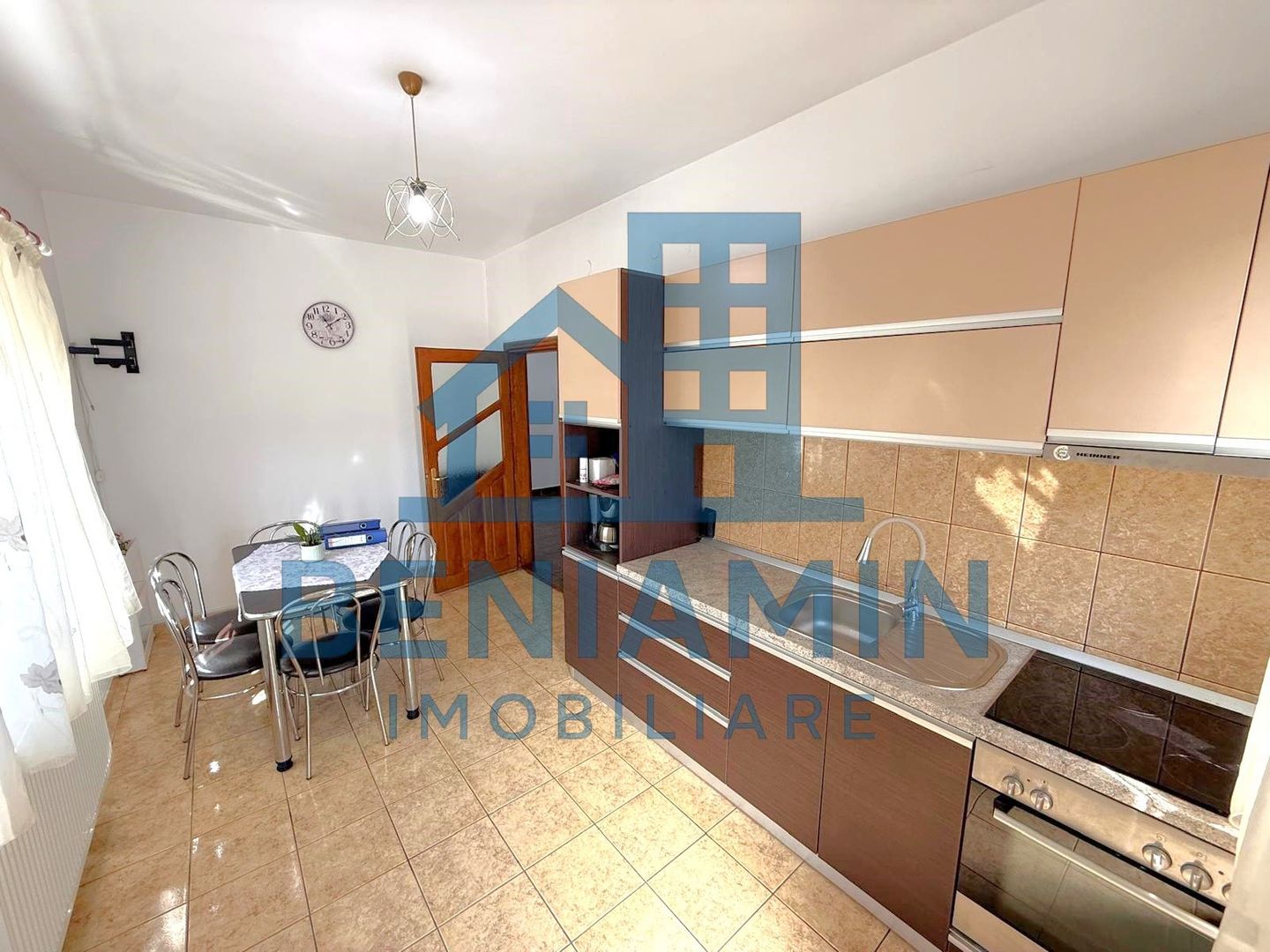 Casa P+1 - 703mp teren - 176mp casa - panouri solare - Consul - Poză 2