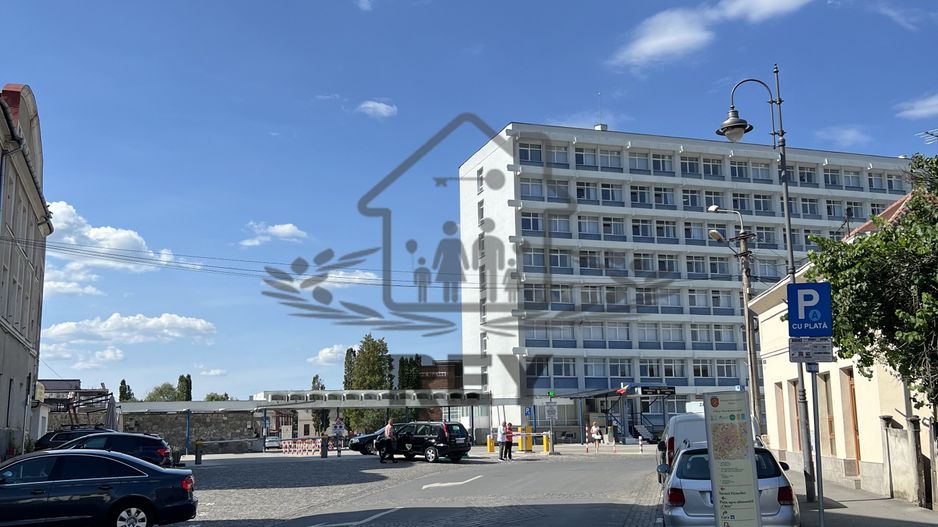 Patru spatii comerciale + locuinta + teren construibil / zona Centrala - Poză 2