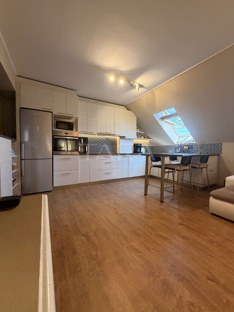 Apartament 3 camere decomandat, renovat complet, parcare și pod. - Poză 1