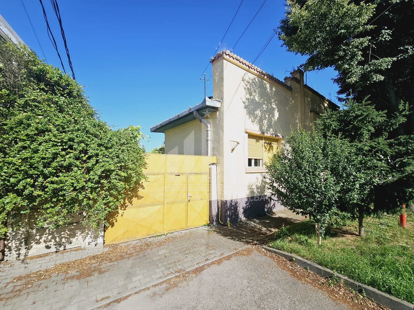 Casa individuala de vanzare, Lipoveni - Centru - Poză 1