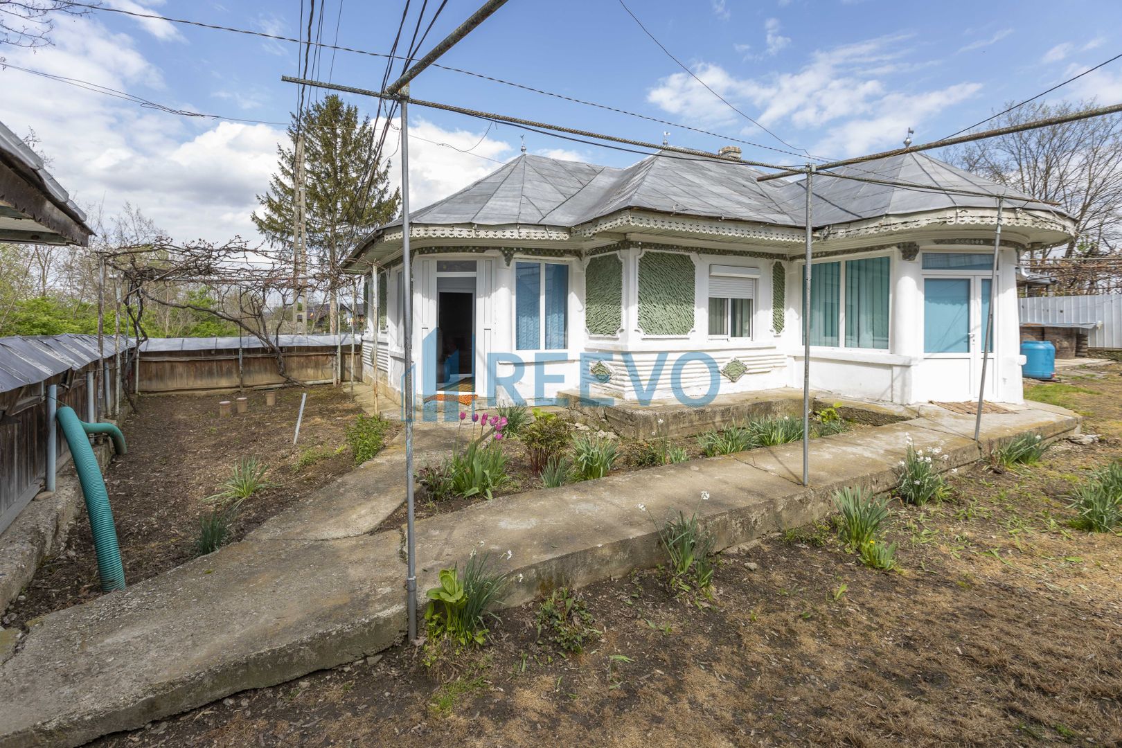 Casă de vânzare în Blăgești, Bacău - Poză 1