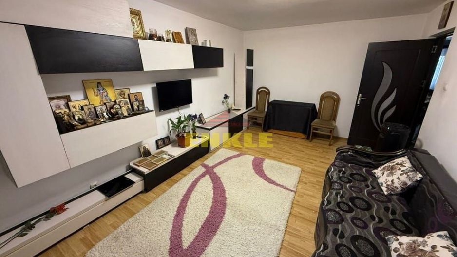De vanzare apartament cu 3 camere, zona Mall - Poză 2