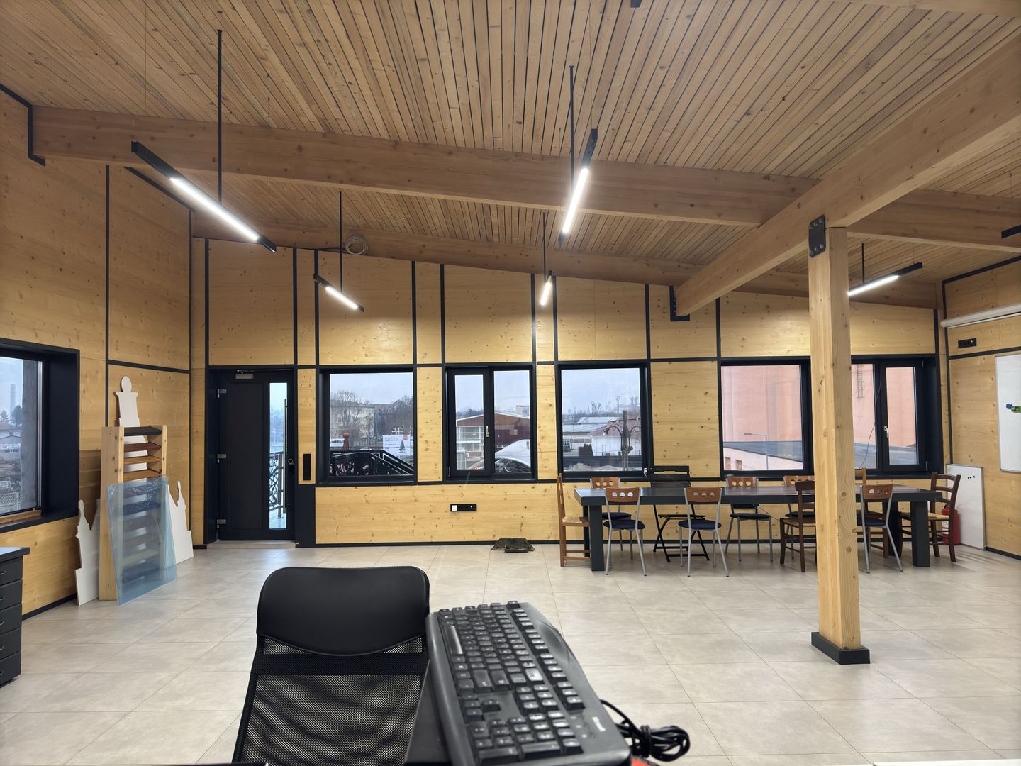 Showroom + cladire birouri | Roman/Neamt | stradal - de vanzare - Poză 5