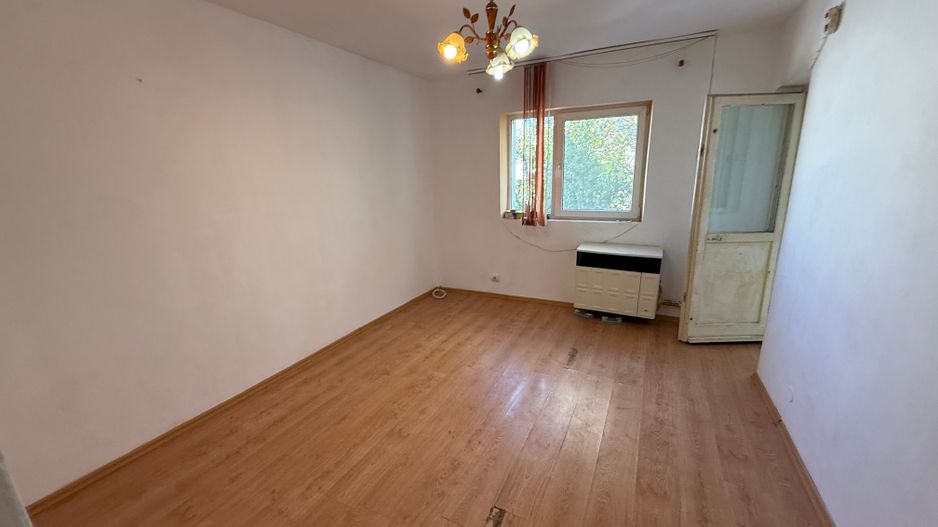Garsonieră 27 mp cu balcon - etaj 2 - nemobilata -bloc an 1980 - Poză 1