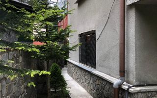 Vila Predeal 500 mp de renovat potential 6 apartamente 3 garaje - Poză 3