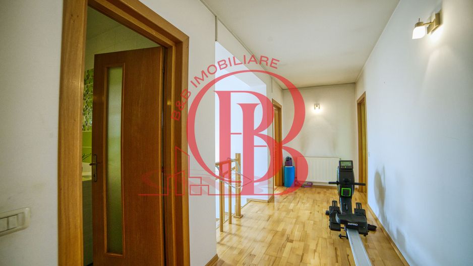 Casa complet mobilata 5 camere 3 bai curte generoasa - Poză 23