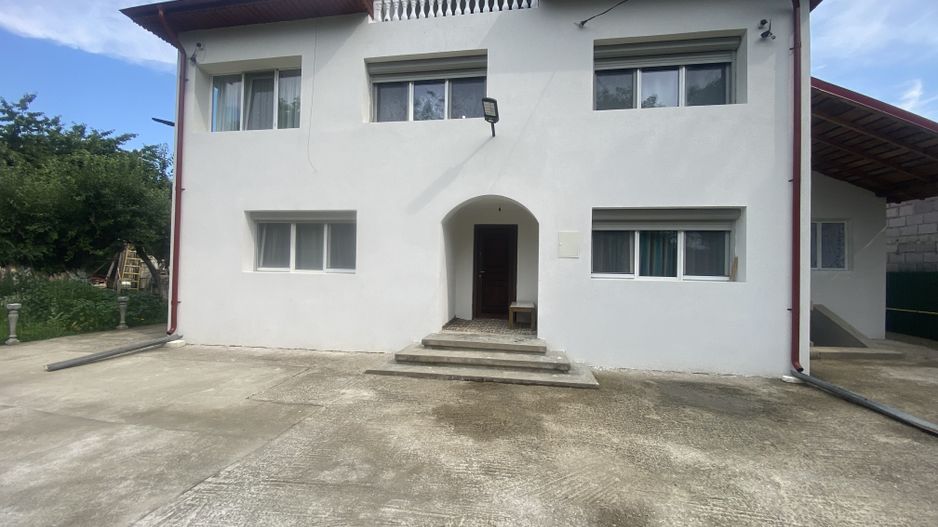 Oaza de liniste si verdeata! Vanzare casa cu 5 camere in Pucioasa - Poză 2