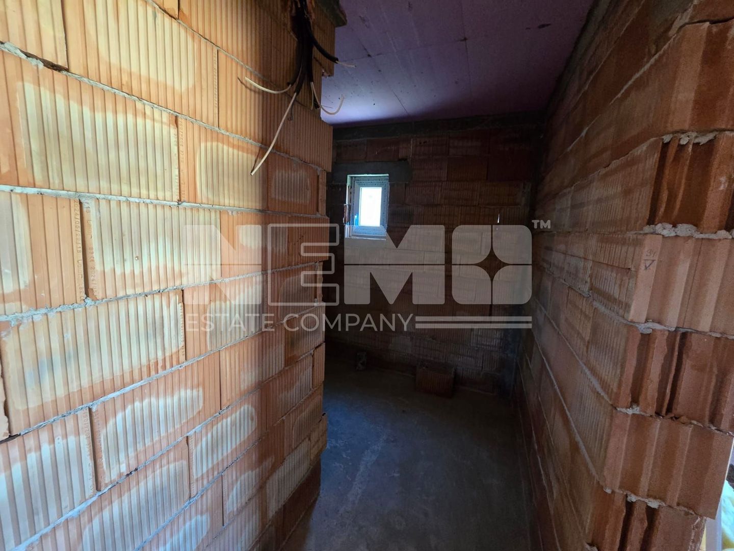 Casă la roșu la 165000 euro I Pe teren de 32 de ari I Măneuți - Poză 8