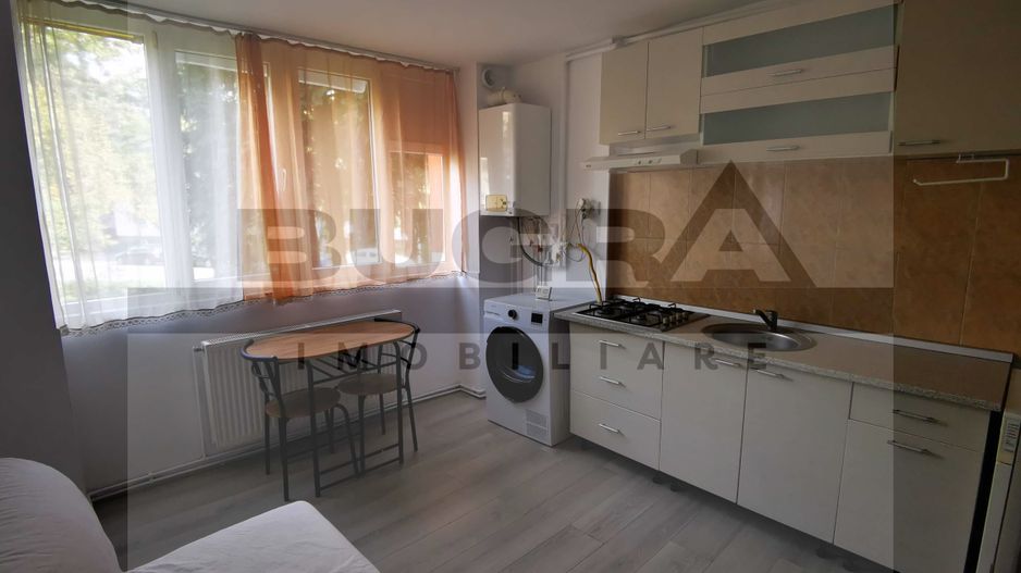 Apartament de o camera, decomandat, 35mp, zona UMF - Poză 3