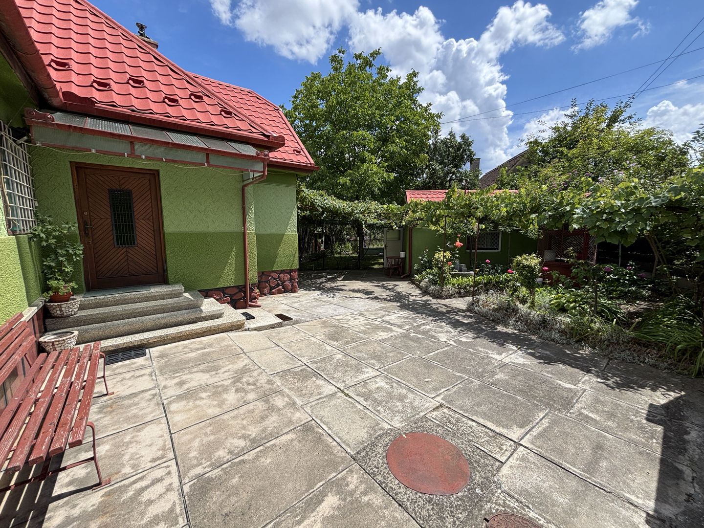 Casă individuală de vânzare în Turnișor | Curte superbă 585 mp - Poză 2