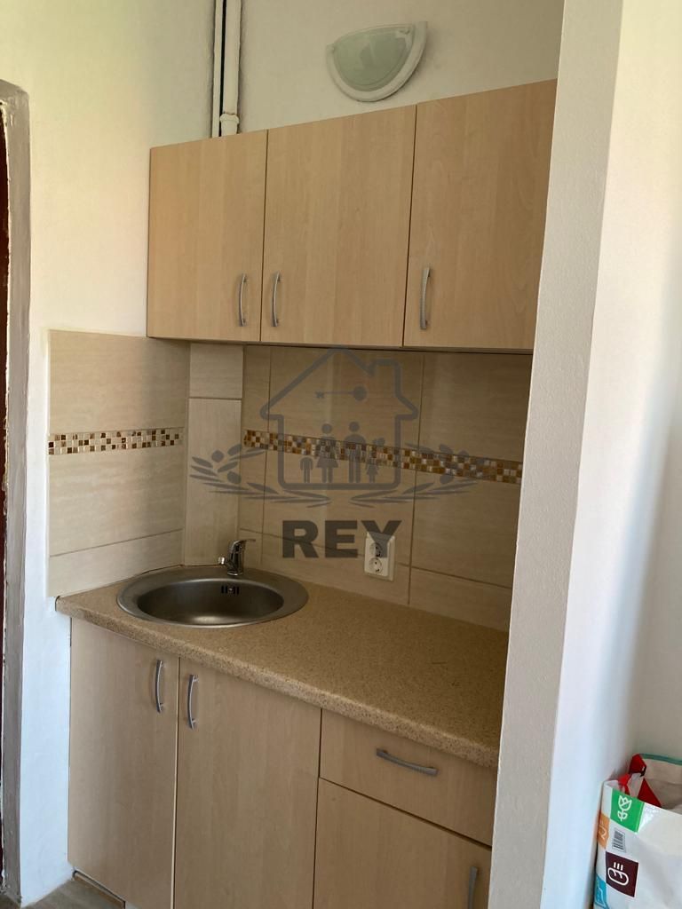 Cameră de închiriat în bloc de garsoniere / aprox.14-16 mp utili - Poză 2