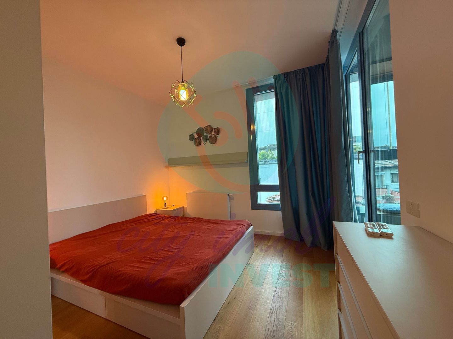 Apartament cu 2 camere, tip duplex, cu design industrial și personalitate - Poză 11