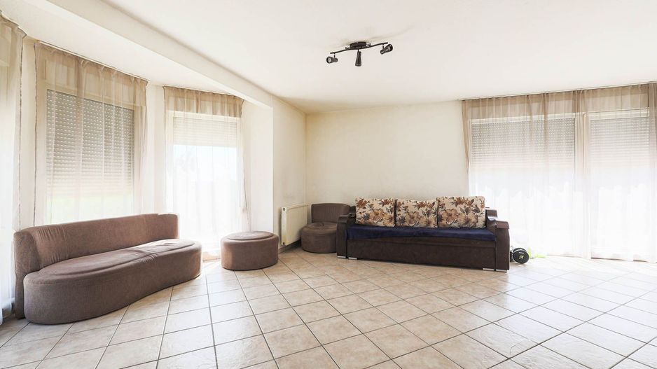 🏡 Visează la casa perfectă în Cartierul de Vest! 🌳 - Poză 1