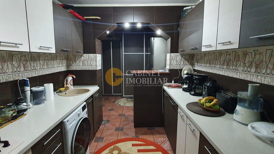 Etaj 1 Apartament Cu 2 Camere Decomandat Nicolina - Poză 3