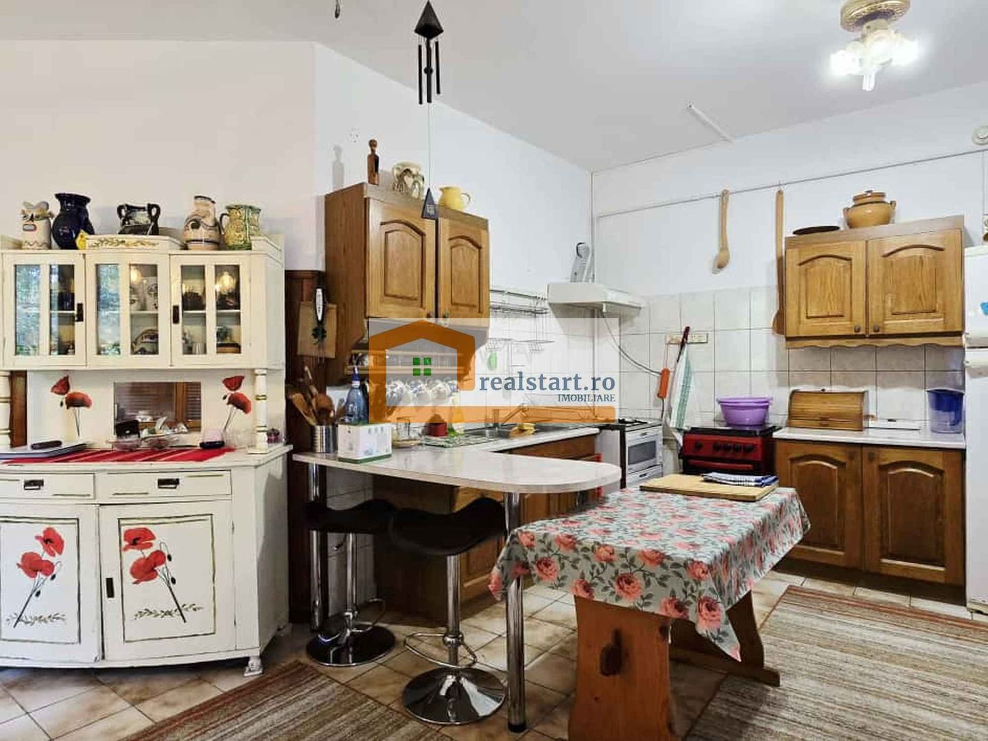 Vedere padure, panouri solare si fotovoltaice, pompa de caldura,  semineu - Poză 20