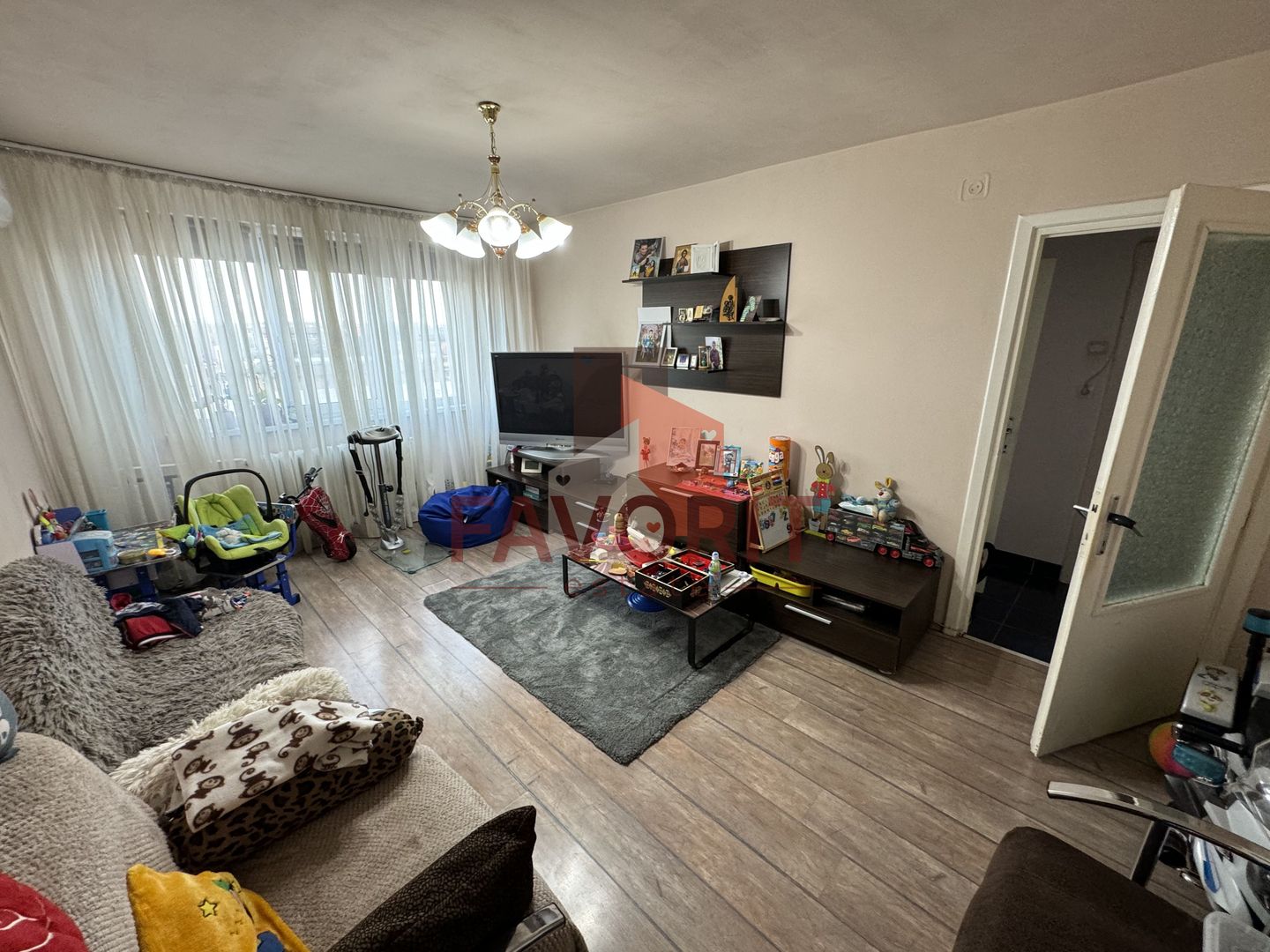 Etaj intermediar. Pozitie excelenta. Boxa in CF - Poză 1