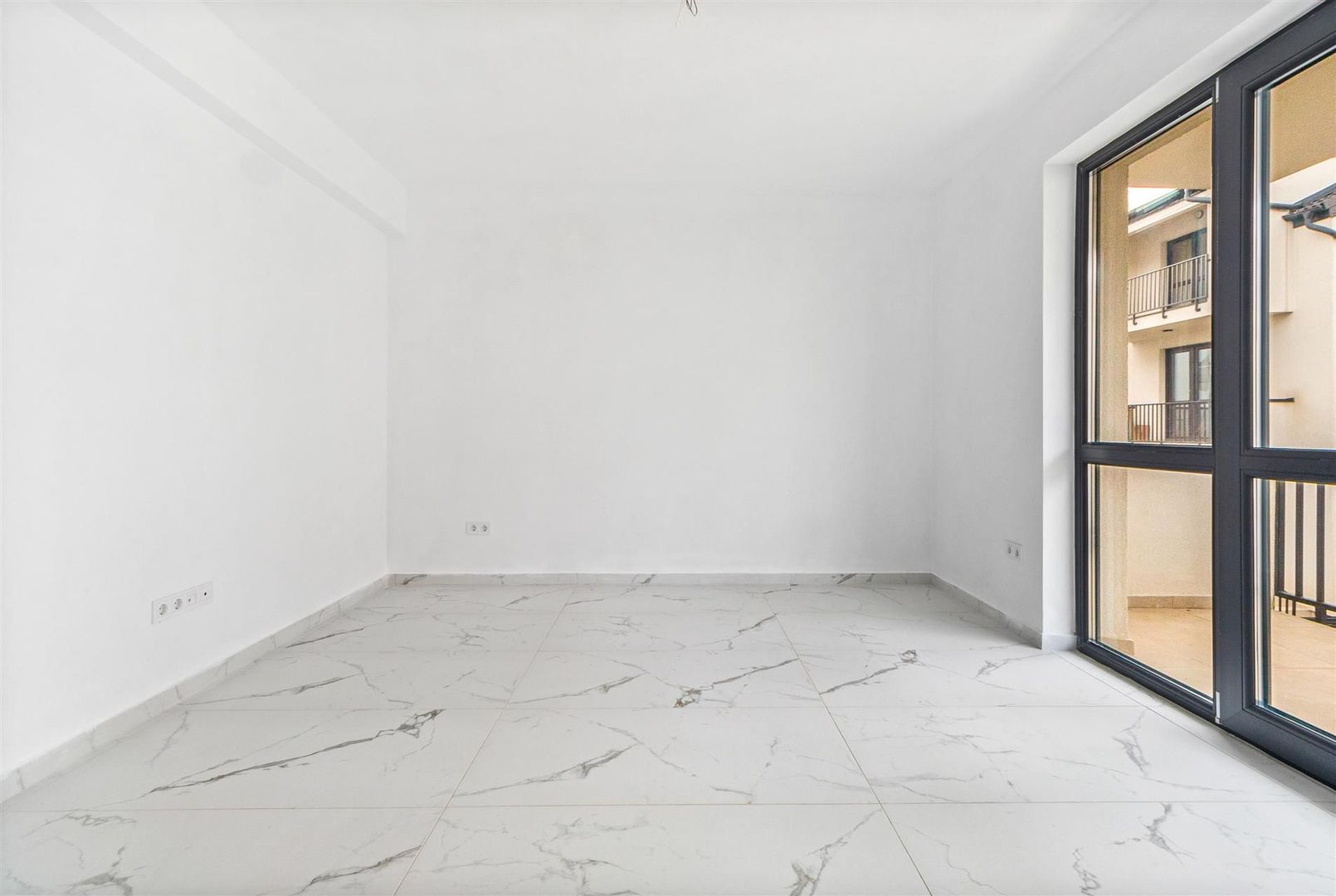 Apartament nou 3 camere si parcare Sanpetru Brasov - Poză 3