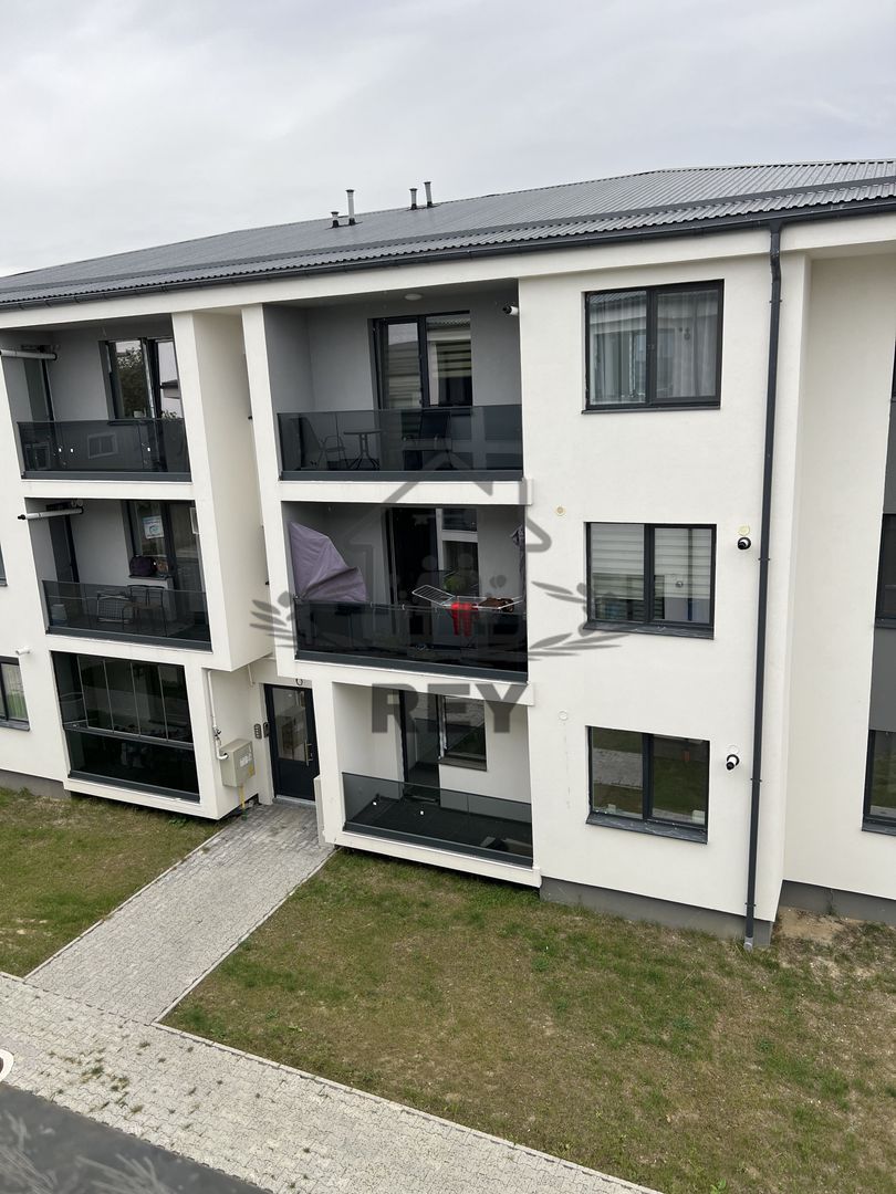 Apartament 3 camere,2 bai,2 balcoane, loc de parcare,Selimbar/Primarie - Poză 2