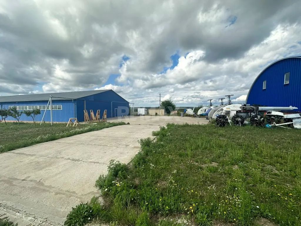Aerodromul Horesti 24 ha teren + 1400 m2 hangare și 550 m2 cladire administrativa - Poză 7