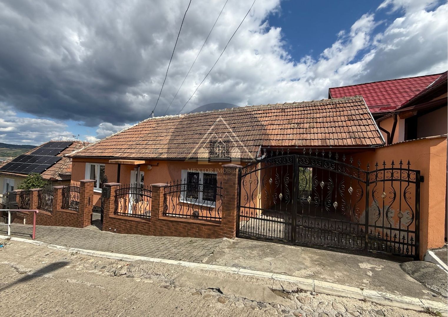 Casa de 3 camere, Medias. - Poză 3