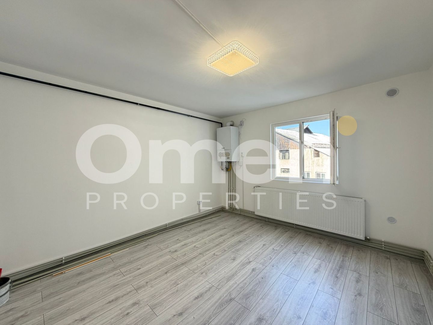 Garsoniera renovata, etaj intermediar, zona Pietei Izvoare - Poză 1