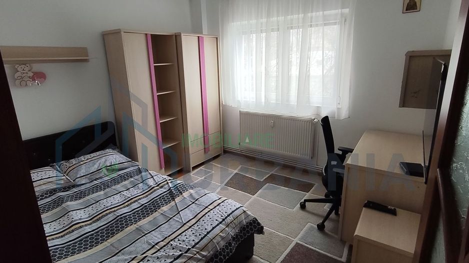 Inchiriez apartament zona podu de dier - Poză 1