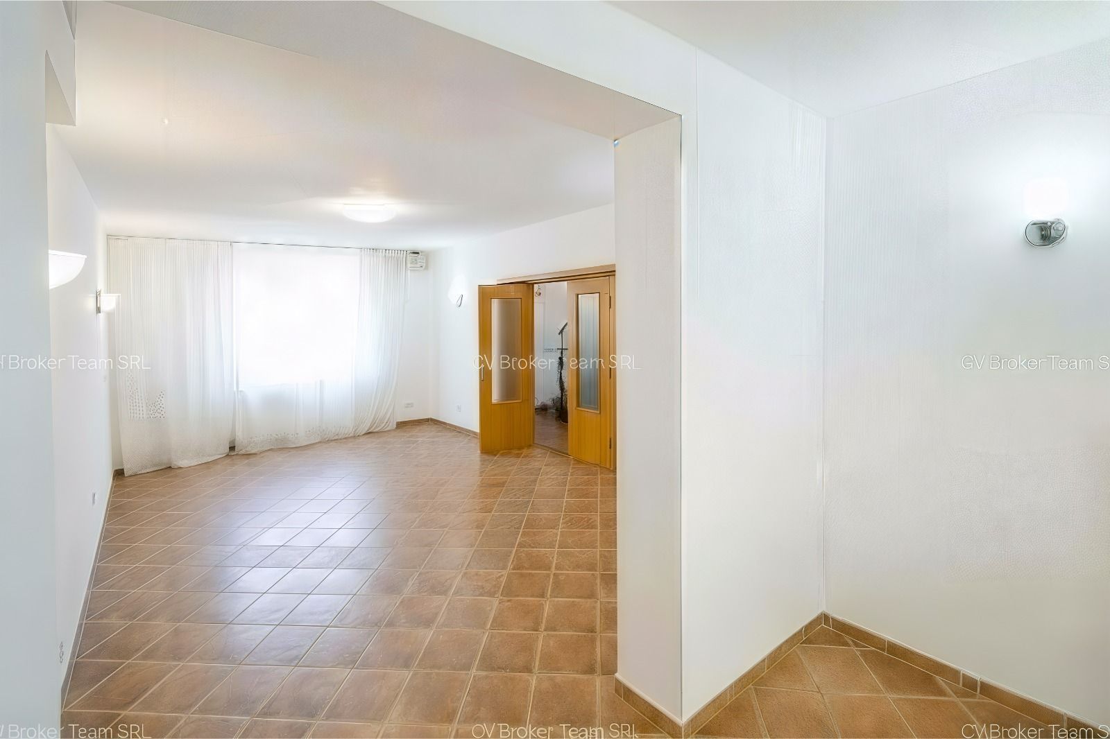 Vila D+P+1+M,Otopeni,300 mpu,ultracentral - Poză 11