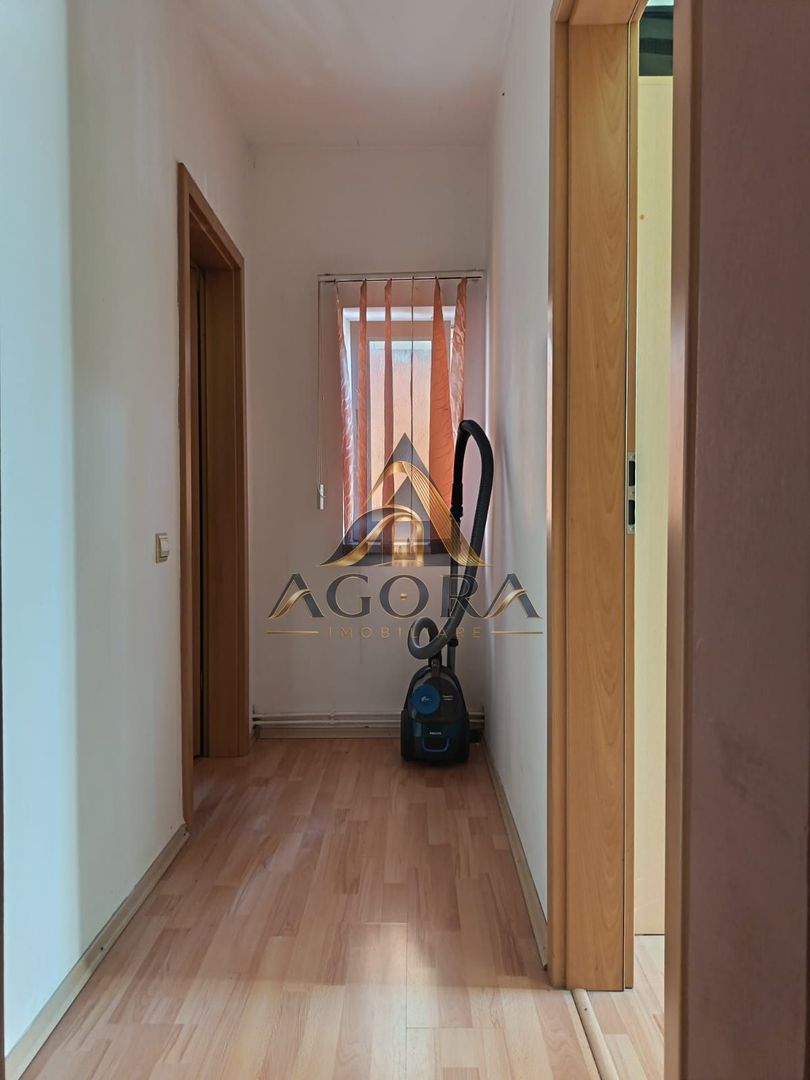 Apartament la mansardă 3 camere Vasile Aron - Poză 1