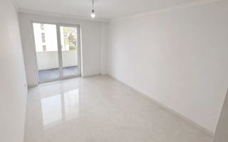 Apartament 3 camere decomandate, 2 bai, 2 balcoane, etaj intermediar - Poză 1