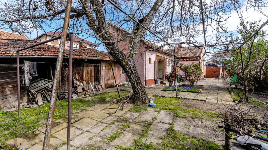 Ocazie Casa veche cu teren generos de 1095 mp in Parneava - Poză 4